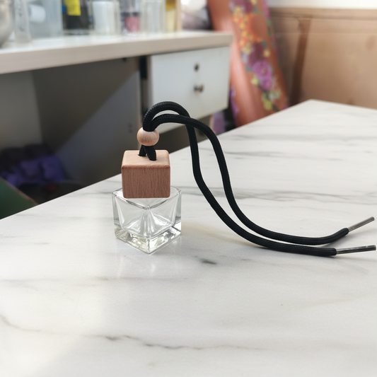 Optimized hanging car diffuser bottle