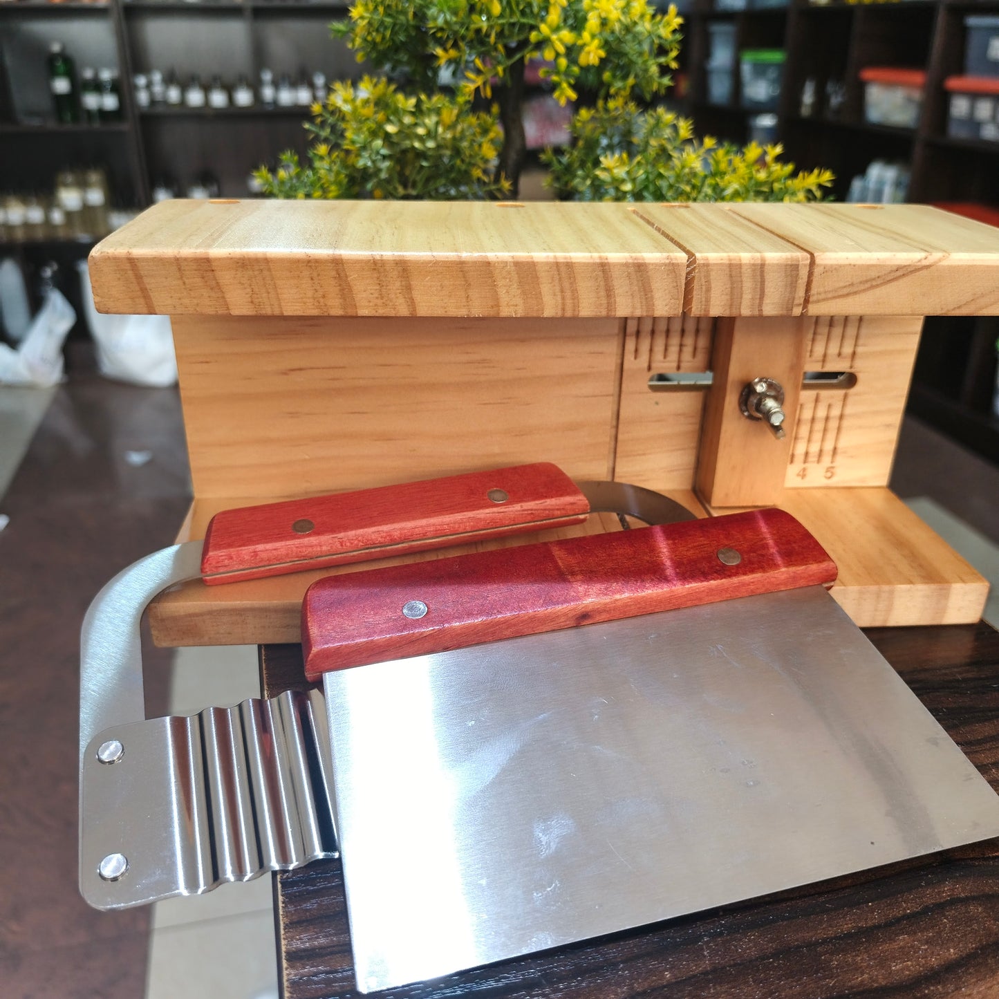 Soap Cutter with adjuster