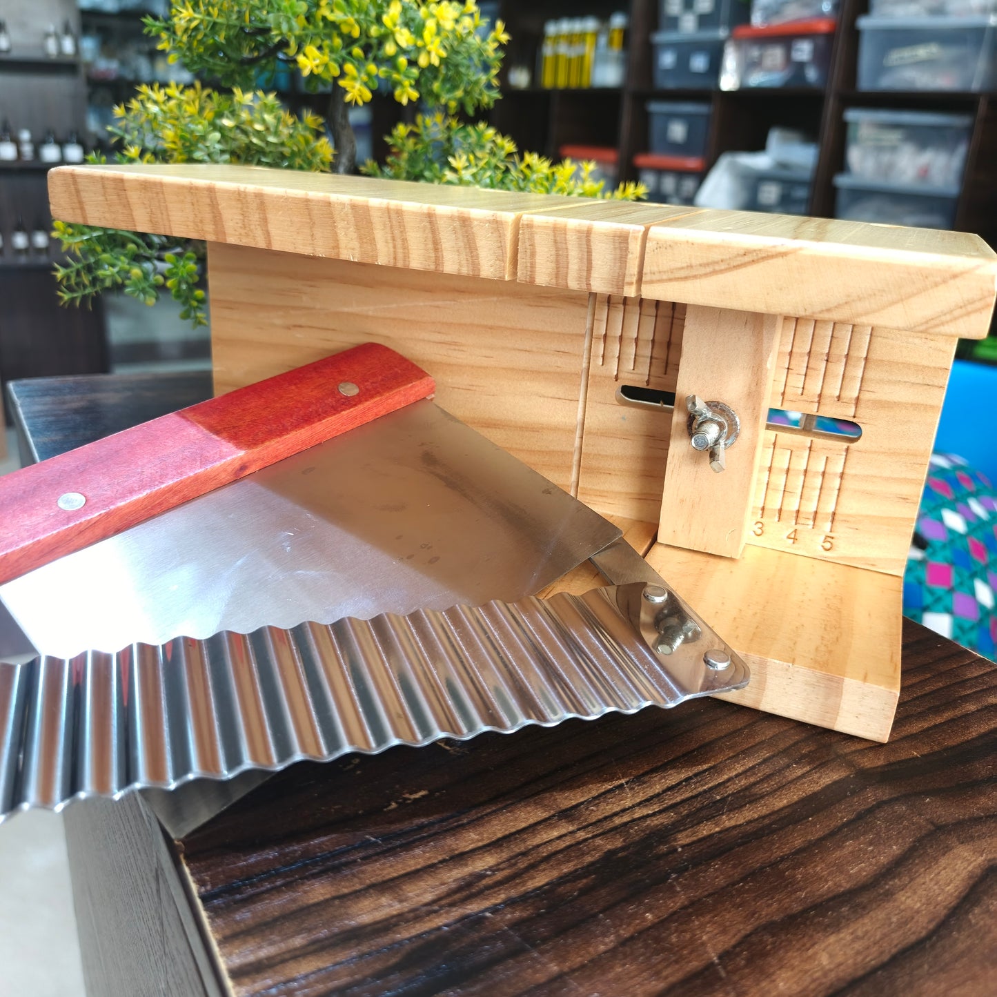 Soap Cutter with adjuster